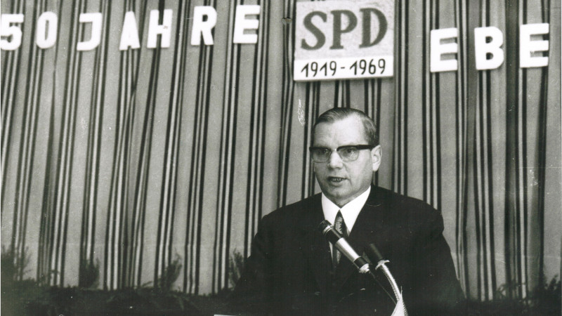 Sebastian Schurer (Zweiter Bürgermeister der Stadt, langjähriger Ortsvorsitzender bei der Rede zu 50 Jahre SPD in Ebersberg